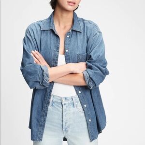 Gap Blue Chambray Button Up Shirt